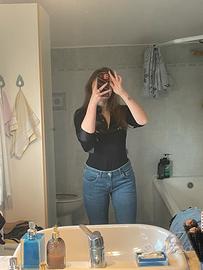 jeans vita bassa a zampa