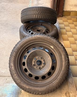 4 cerchi acciaio 205/55 R16 VW Golf + Pirelli M+S