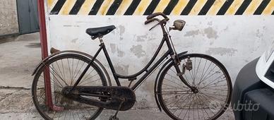 Varie bici bianchi Umberto dei vecchie vintage