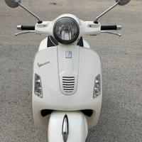 Vespa 300