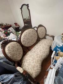 Divano antico restaurato in noce