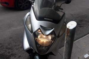 Moto silver wing