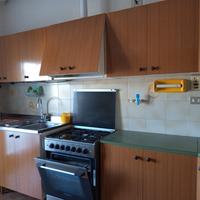 cucina con mobili a gas, con forno elettrico 