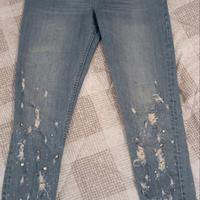 jeans donna a vita alta con abrasioni e strass 