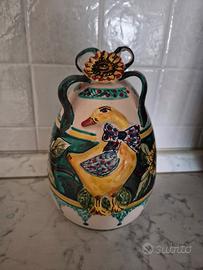 Uovo decorato in ceramica