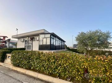 NEGOZIO A MOSCIANO SANT'ANGELO