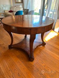 Elegate Tavolo Antico in noce