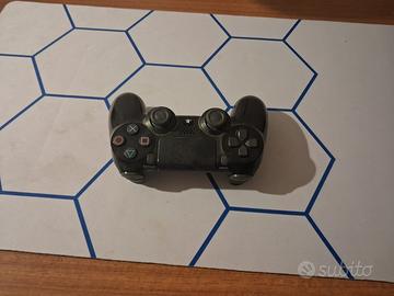 play station 4 1TB + base ricarica a parte