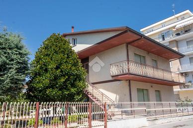 4 LOCALI A MARTINSICURO