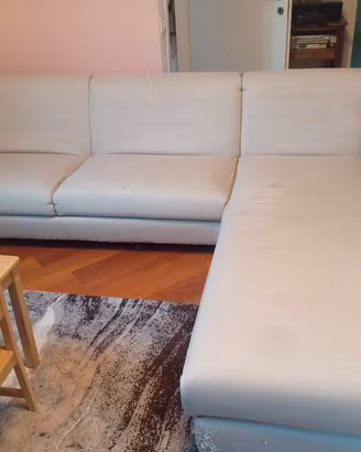 divano con chaise-longue