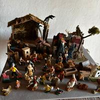 Presepe completo con statuine, animali e casette