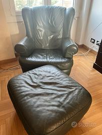 Poltrona in pelle con poggiapiedi