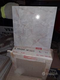 Piastrelle Marazzi e Navona grigio per pavimenti