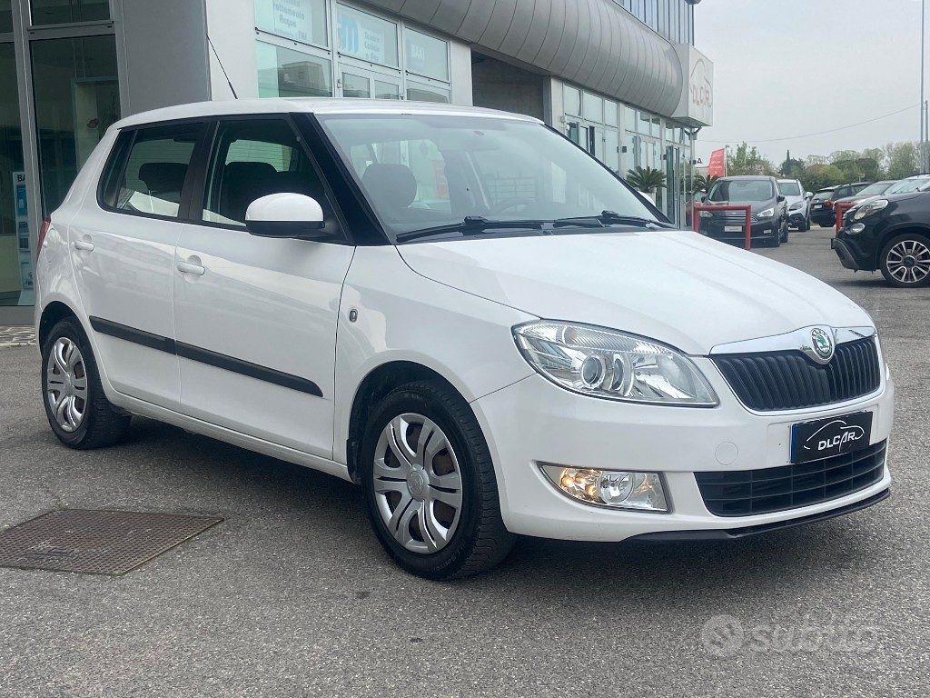 Skoda Fabia 2011 photo 2