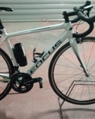 bici da corsa Focus inzalco