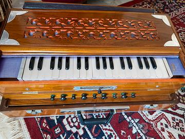 Harmonium indano