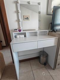 Toeletta trucco VASAGLE con specchio e luci LED –