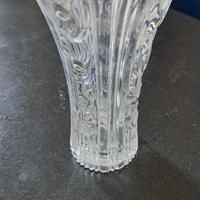 Vaso in cristallo media grandezza altezza 25 cm.