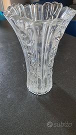 Vaso in cristallo media grandezza altezza 25 cm.