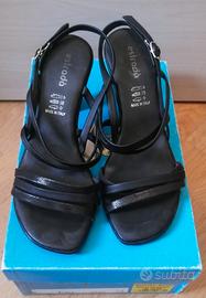 Scarpe con tacco n. 36