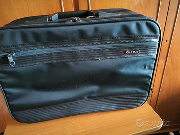 Valigia marca Delsey con ruote