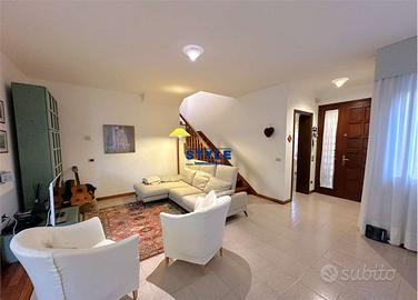 CENTRALISSIMA VILLA BIFAMILIARE