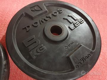 Dischi  diam. 28,bilancere angolato, manubri 14 kg