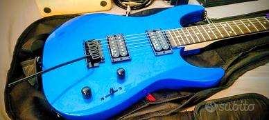 chitarra, amplificatore e pedale