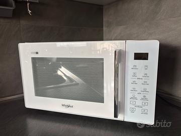 Microonde con Grill e auto pulizia