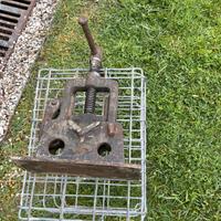 Morsa a castello da banco per tubi