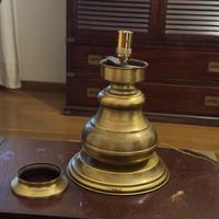 Lampada da tavolo in ottone anticato