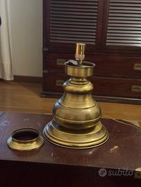 Lampada da tavolo in ottone anticato