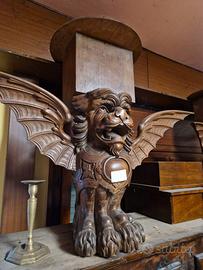 Grifoni intagliato vecchi