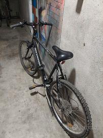 Bici Ruote 26 nera sembra nuova nuova 