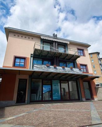 Immobile di 1000 m² con più di 5 locali a Mozzo