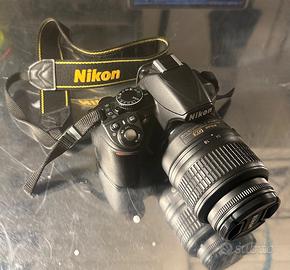 Nikon D3100 con 18-55 mm VR