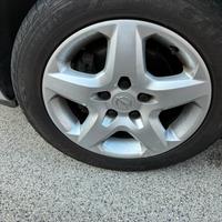 Cerchi in lega opel 16 pollici completi di gomme