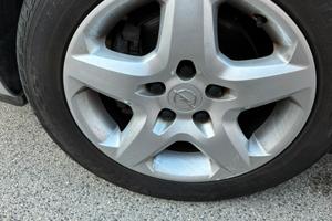 Cerchi in lega opel 16 pollici completi di gomme