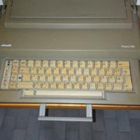 Macchina da scrivere elettronica Olivetti 