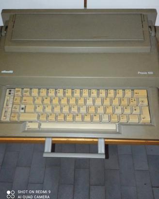Macchina da scrivere elettronica Olivetti 