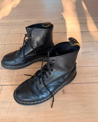 Dr. Martens N41