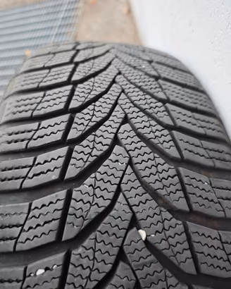 Treno 4 gomme Nexen 205/65 R17 95V