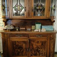 credenza con vetrina