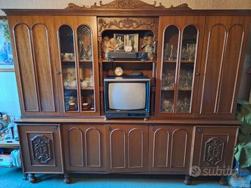 Credenza con tavolo piú sei sedie