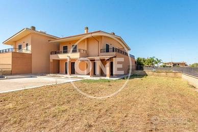 Villa di 330 m² con più di 5 locali a Pomezia