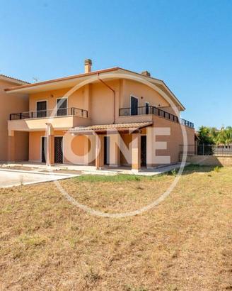 Villa di 330 m² con più di 5 locali a Pomezia