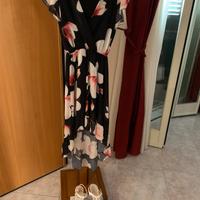 Vestito con motivi floreali