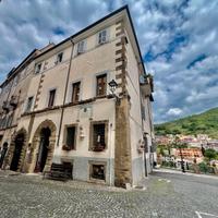 Poli: appartamento ristrutturato centro paese