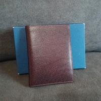 Portafoglio portatessere in pelle marrone nuovo