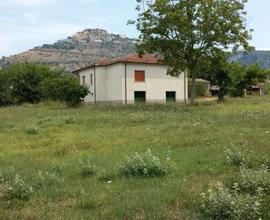 Casa indipendente con 1 ettaro di terreno